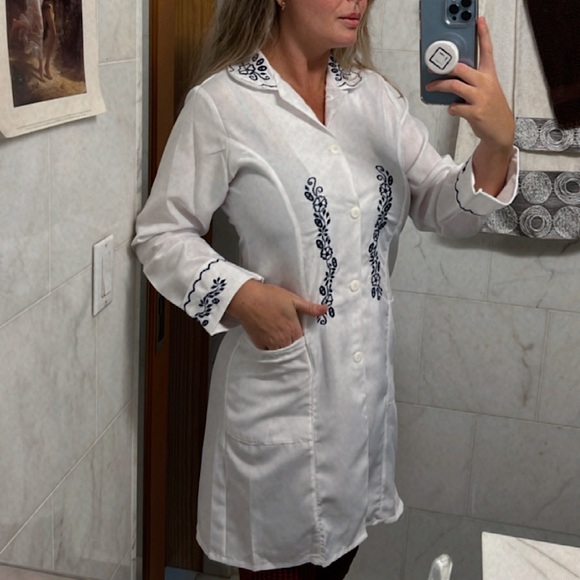 NWOT Embroidery laboratory coat L medical scrub - Picture 3 of 14